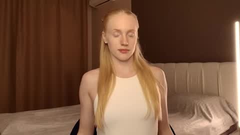 Snapshot of uriyani chatting on May 26, 5:42 pm ElizabethLizy online show from May 26, 5:42 pm