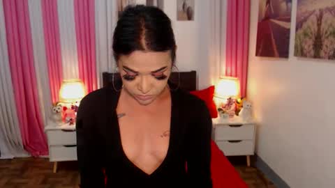 Queen Nicole online show from February 11, 1:30 pm