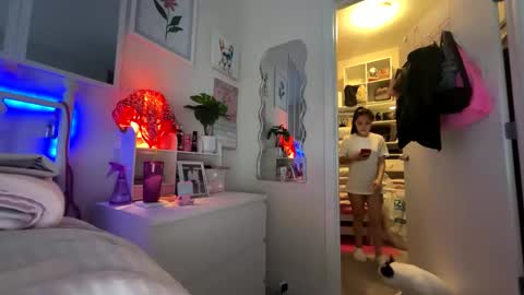 urlittlefilipina online show from February 23, 5:21 pm