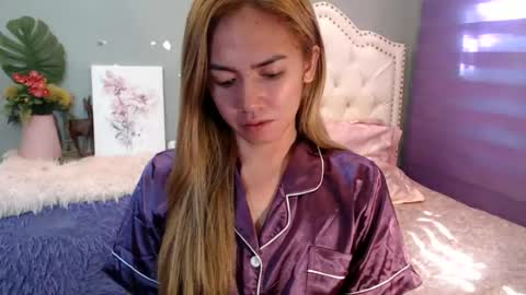 Snapshot of urlovelypinayxxx chatting on June 19, 5:34 am MIYA online show from June 19, 5:34 am
