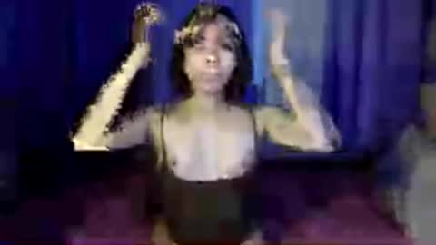 Snapshot of urlvelvypinoy chatting on July 10, 9:56 am Arney online show from July 10, 9:56 am