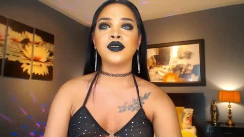 UrMajestyTyra online show from April 11, 7:45 am