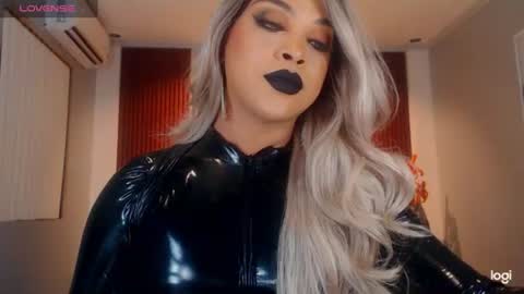 Snapshot of urmajestytyra chatting on June 12, 5:12 pm UrMajestyTyra online show from June 12, 5:12 pm
