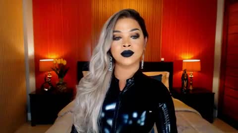 Snapshot of urmajestytyra chatting on June 17, 1:41 am UrMajestyTyra online show from June 17, 1:41 am