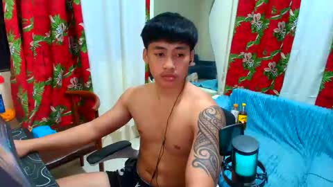 Snapshot of urnatty_guy chatting on May 12, 4:37 pm ander online show from May 12, 4:37 pm