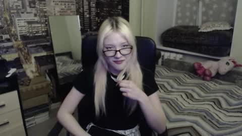 Snapshot of uroxygen chatting on March 15, 7:31 pm Mary online show from March 15, 7:31 pm