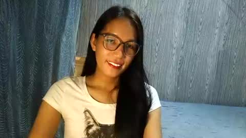 Snapshot of urpinaylovelyjuliaxxx chatting on June 9, 1:01 pm queen julia not into CHEAPGUY online show from June 9, 1:01 pm