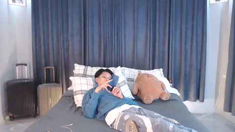 Snapshot of urpinoyasianx chatting on February 13, 12:11 pm Mel online show from February 13, 12:11 pm