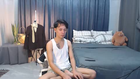 Snapshot of urpinoyasianx chatting on February 21, 2:17 am Mel online show from February 21, 2:17 am