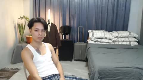 Snapshot of urpinoyasianx chatting on February 24, 1:24 am Mel online show from February 24, 1:24 am