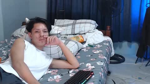 Snapshot of urpinoyasianx chatting on February 28, 11:23 pm Mel online show from February 28, 11:23 pm