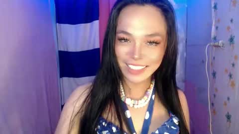 Snapshot of ursexy_debra chatting on May 4, 6:31 am TYRA online show from May 4, 6:31 am