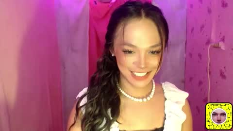 Snapshot of ursexy_debra chatting on May 12, 8:50 pm TYRA online show from May 12, 8:50 pm