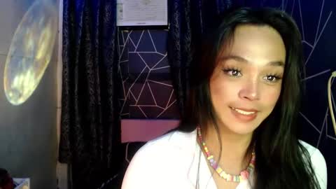 Snapshot of ursexy_debra chatting on May 29, 8:34 am TYRA online show from May 29, 8:34 am