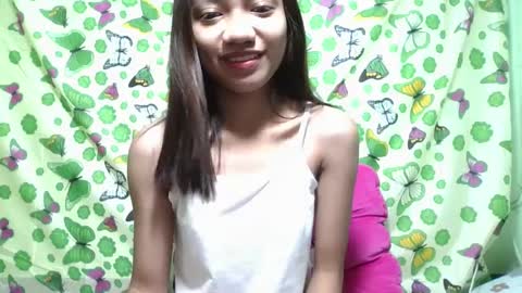 Snapshot of ursexydoll18 chatting on February 24, 1:35 am Darlyn room online show from February 24, 1:35 am