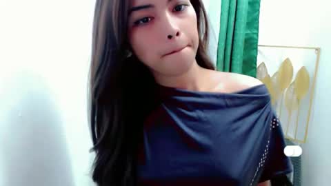 Snapshot of urslutty_jasmine chatting on April 10, 7:57 am jasmine online show from April 10, 7:57 am