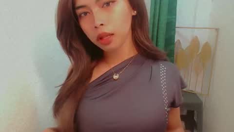 Snapshot of urslutty_jasmine chatting on April 12, 12:32 pm jasmine online show from April 12, 12:32 pm