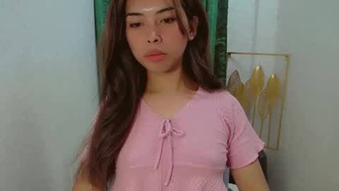 Snapshot of urslutty_jasmine chatting on April 17, 6:11 pm jasmine online show from April 17, 6:11 pm