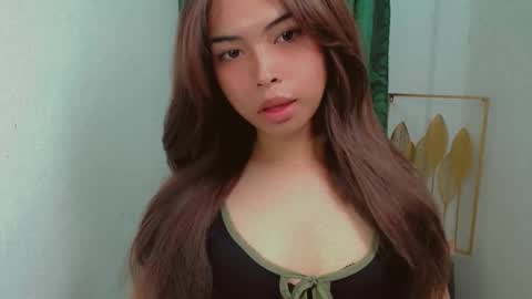 Snapshot of urslutty_jasmine chatting on April 18, 7:18 pm jasmine online show from April 18, 7:18 pm