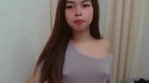 Snapshot of urslutty_jasmine chatting on May 22, 6:24 pm jasmine online show from May 22, 6:24 pm
