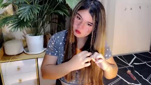 Snapshot of ursweet_ashley chatting on February 27, 6:20 pm online show from February 27, 6:20 pm