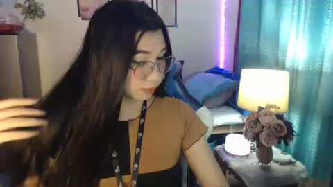 Snapshot of urwetasianprincessxx chatting on December 4, 10:24 am Ashley Kate Mateo Gray online show from December 4, 10:24 am