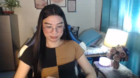 Snapshot of urwetasianprincessxx chatting on February 13, 11:17 am Ashley Kate Mateo Gray online show from February 13, 11:17 am