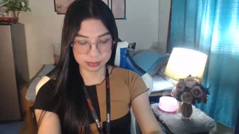 Snapshot of urwetasianprincessxx chatting on February 24, 11:43 am Ashley Kate Mateo Gray online show from February 24, 11:43 am