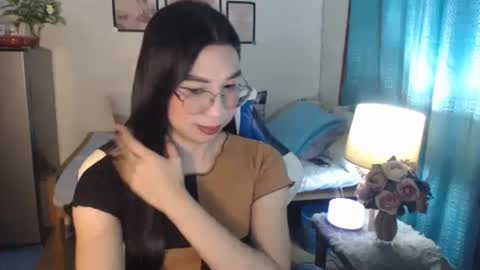 Snapshot of urwetasianprincessxx chatting on March 5, 11:28 am Ashley Kate Mateo Gray online show from March 5, 11:28 am