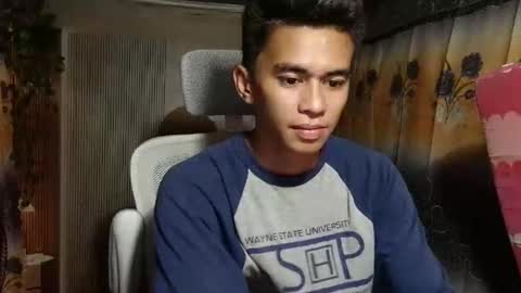 Snapshot of urwild_fuckerxx chatting on May 2, 2:27 am urwild_fuckerxx online show from May 2, 2:27 am