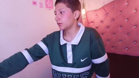 Snapshot of ury_ chatting on February 27, 11:16 pm Lauryn online show from February 27, 11:16 pm