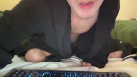 Snapshot of urztrulyy_ chatting on June 28, 1:44 am urztrulyy_ online show from June 28, 1:44 am