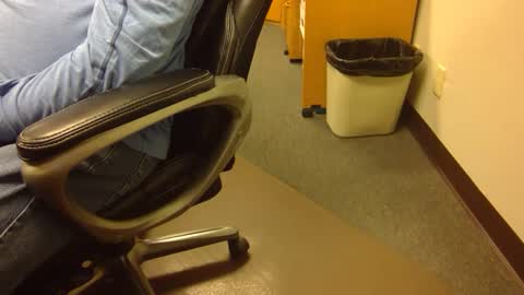 Snapshot of useemie chatting on December 4, 12:41 am useemie online show from December 4, 12:41 am