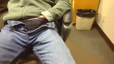 Snapshot of useemie chatting on December 16, 10:24 pm useemie online show from December 16, 10:24 pm