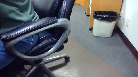 Snapshot of useemie chatting on December 17, 7:37 pm useemie online show from December 17, 7:37 pm