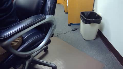 Snapshot of useemie chatting on December 23, 10:33 pm useemie online show from December 23, 10:33 pm