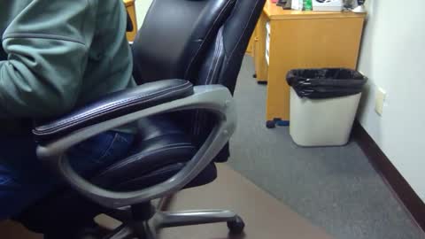 Snapshot of useemie chatting on December 31, 12:21 am useemie online show from December 31, 12:21 am