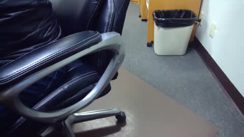 Snapshot of useemie chatting on January 3, 12:00 am useemie online show from January 3, 12:00 am