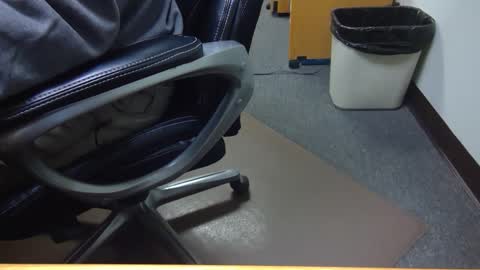 Snapshot of useemie chatting on January 13, 11:17 pm useemie online show from January 13, 11:17 pm