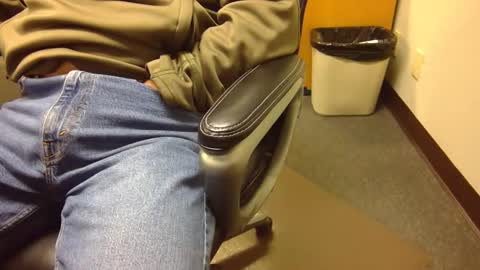 Snapshot of useemie chatting on January 23, 12:04 am useemie online show from January 23, 12:04 am