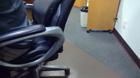 Snapshot of useemie chatting on February 13, 7:10 pm useemie online show from February 13, 7:10 pm