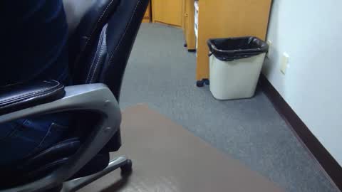 Snapshot of useemie chatting on February 17, 10:47 pm useemie online show from February 17, 10:47 pm