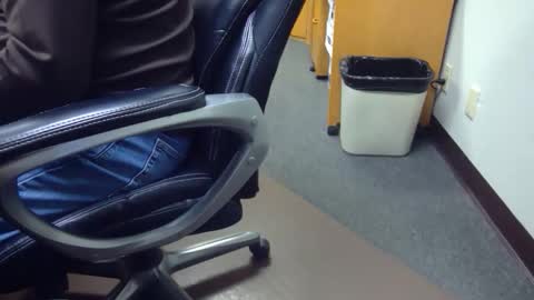 useemie online show from November 20, 12:00 am