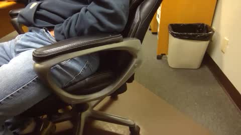 useemie online show from April 10, 7:40 pm