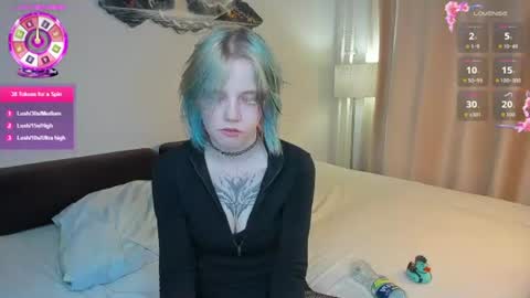 Snapshot of ustic_1 chatting on August 7, 4:53 pm Haven online show from August 7, 4:53 pm