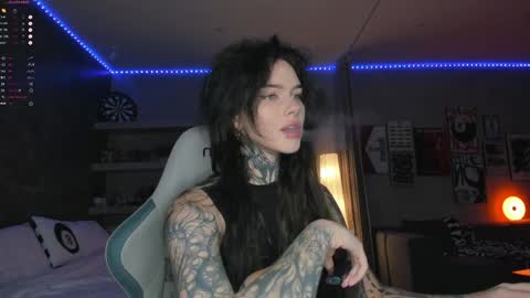 Snapshot of uwu_eva chatting on May 12, 6:49 pm Eva online show from May 12, 6:49 pm