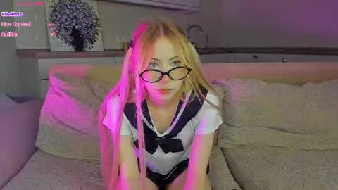 Snapshot of uwu_flower chatting on July 10, 9:39 pm Chloe online show from July 10, 9:39 pm