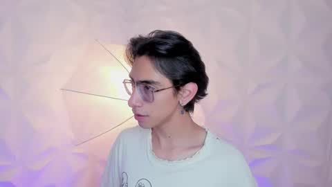 UYUKIE online show from March 17, 1:43 am