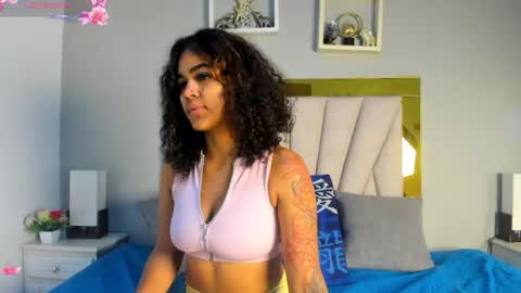 Snapshot of vahiolet_fuentes chatting on June 25, 3:06 am vahioleth online show from June 25, 3:06 am