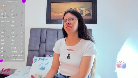 Snapshot of vahiolet_smith chatting on May 13, 3:04 am Vahiolet smith online show from May 13, 3:04 am